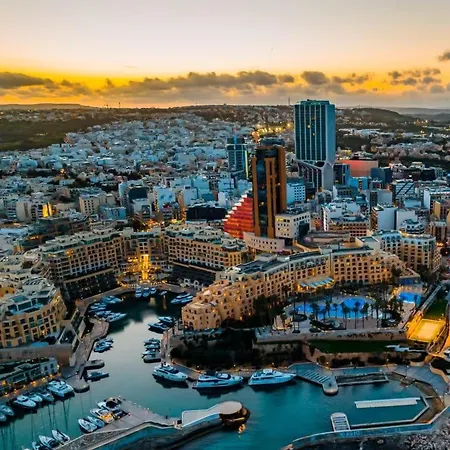 Apartamento 3br Penthouse With Private Jacuzzi In St Julians By 360 Estates St. Julian's