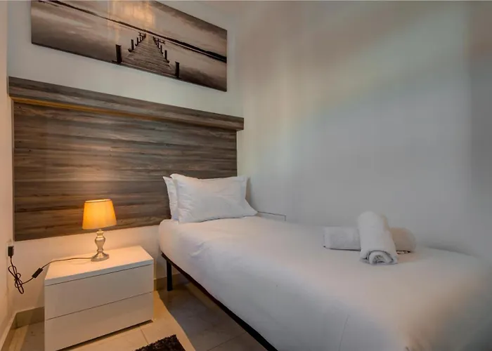 Διαμέρισμα 3br Penthouse With Private Jacuzzi In St Julians By 360 Estates