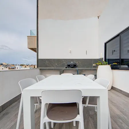 Stylish 3br Penthouse In St Julians With Balcony *