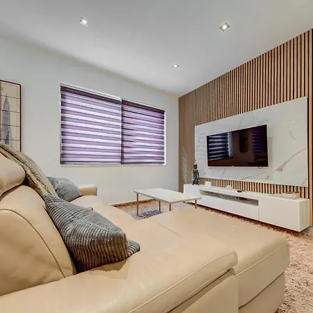 Stylish 3br Penthouse In St Julians With Balcony *
