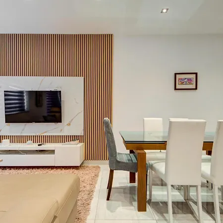 Stylish 3br Penthouse In St Julians With Balcony *