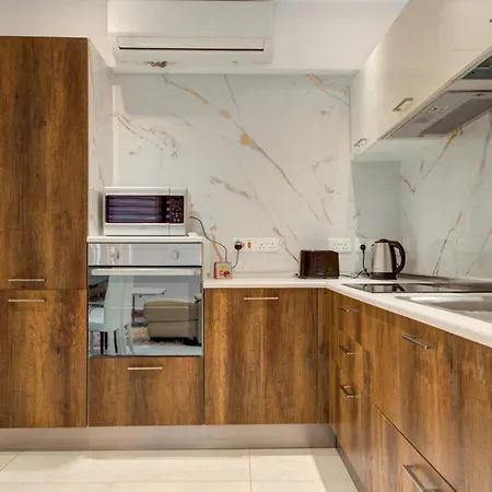 Stylish 3br Penthouse In St Julians With Balcony *