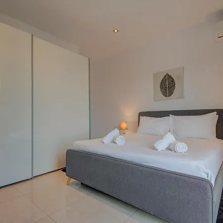 Stylish 3br Penthouse In St Julians With Balcony San Ġiljan