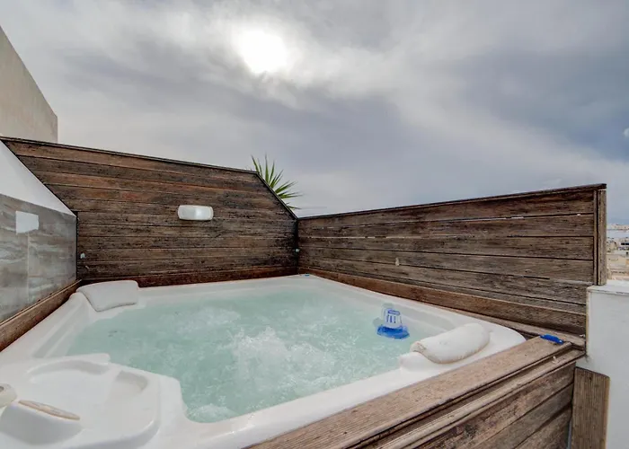 Apartmán 3br Penthouse With Private Jacuzzi In St Julians By 360 Estates *